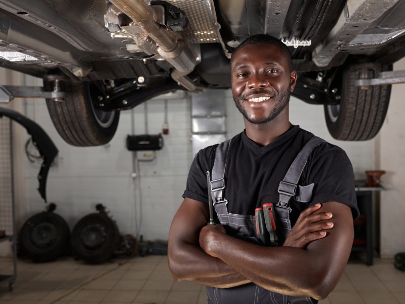 portrait-auto-mechanic-uniform-posing-after-work